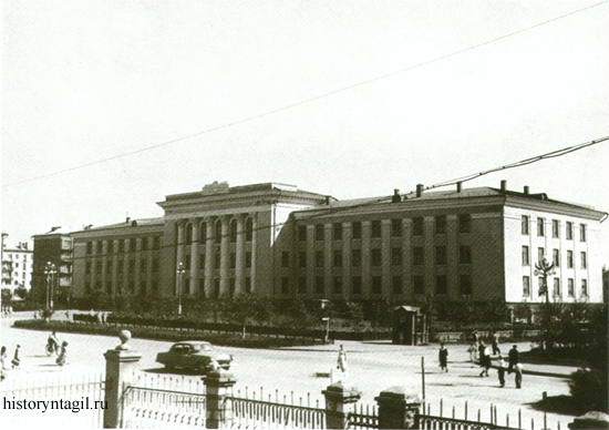 Здание машиностроительного техникума, сданного в эксплуатацию в 1957 г.
