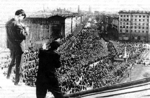 Демонстрация на Театральной площади. 70-е годы XX века