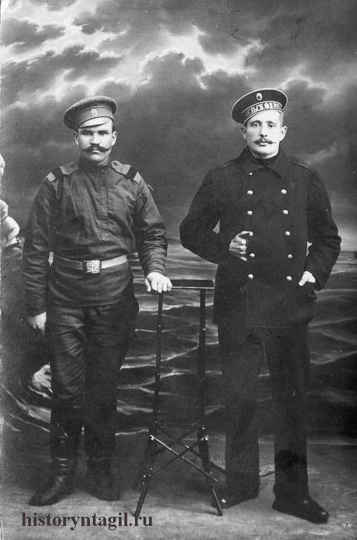 Алексей Бушин (справа)