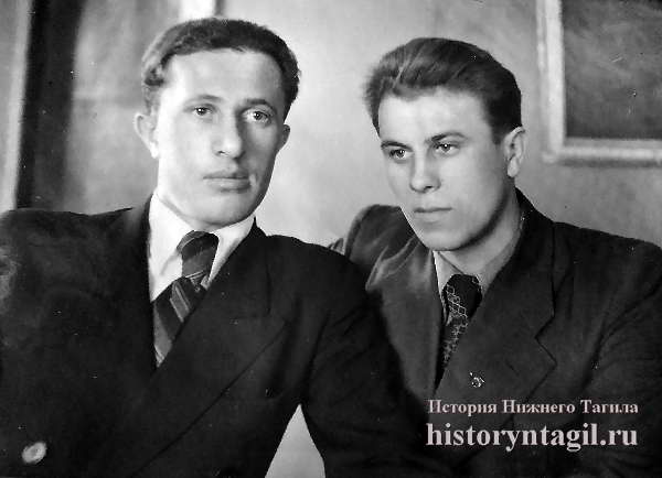 Два мастера доменной печи: А. Нужнов и В. Крючков (справа), 1949 год.